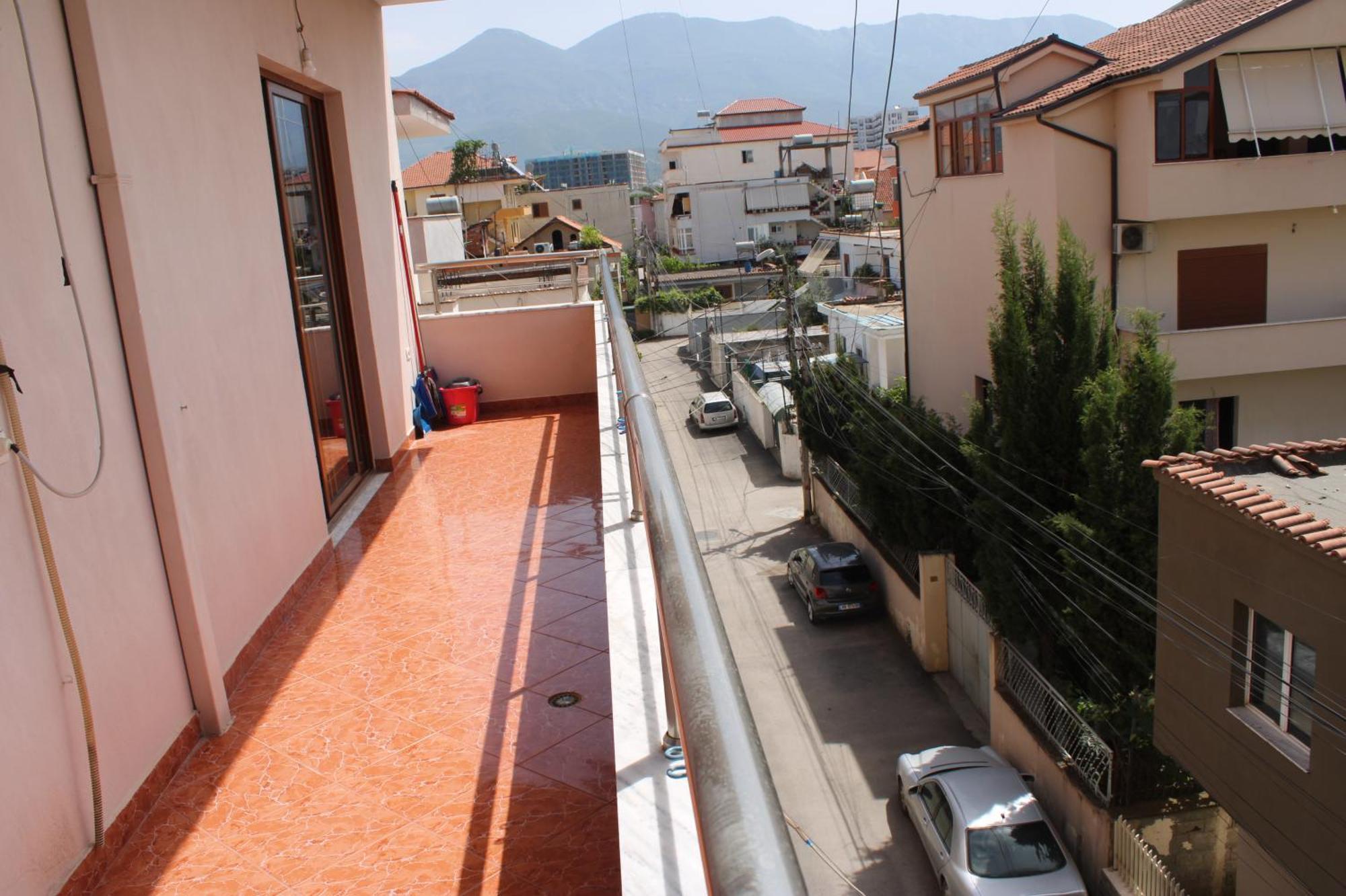 Crew Hostel Tirana Buitenkant foto