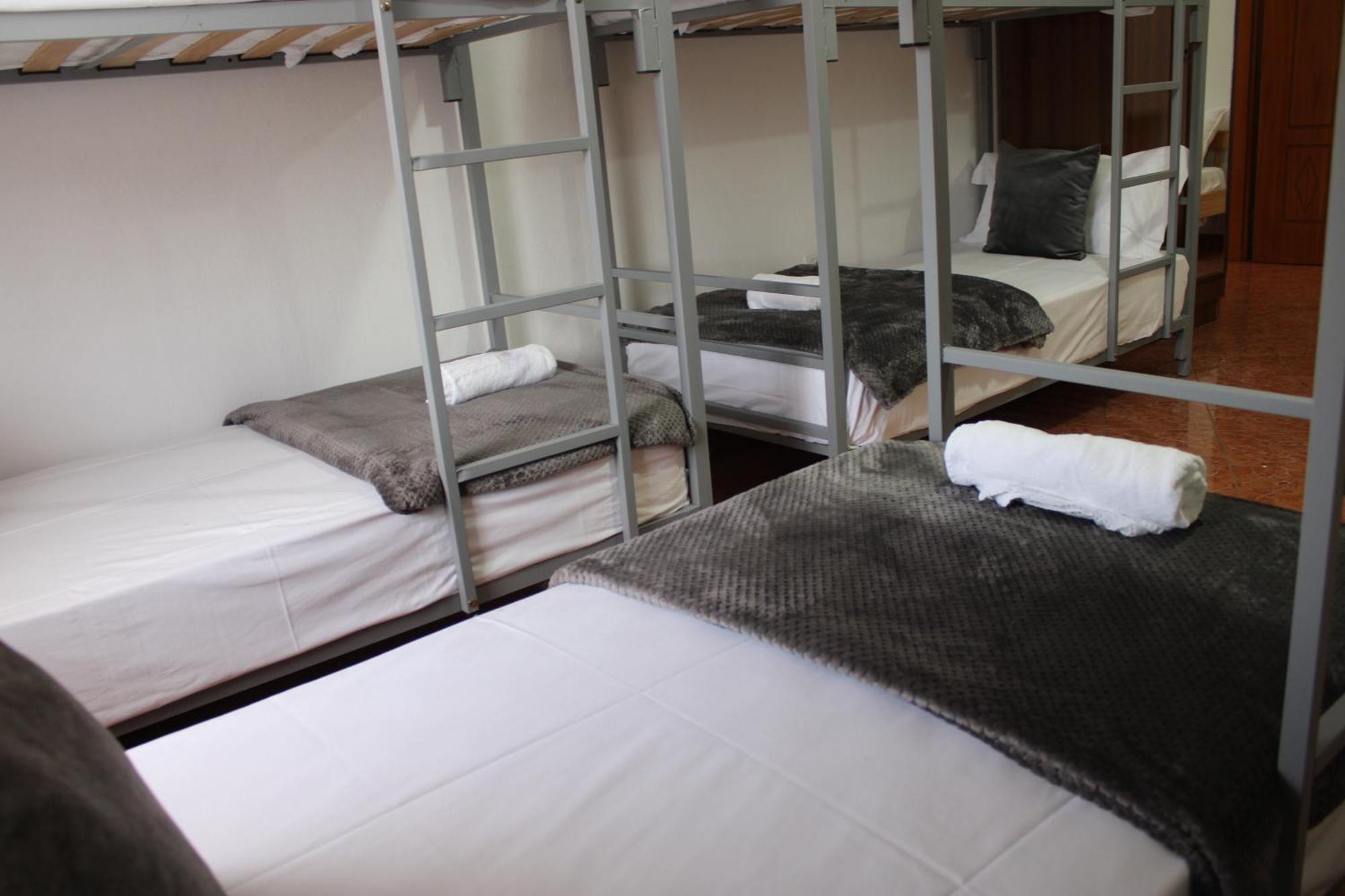 Crew Hostel Tirana Buitenkant foto