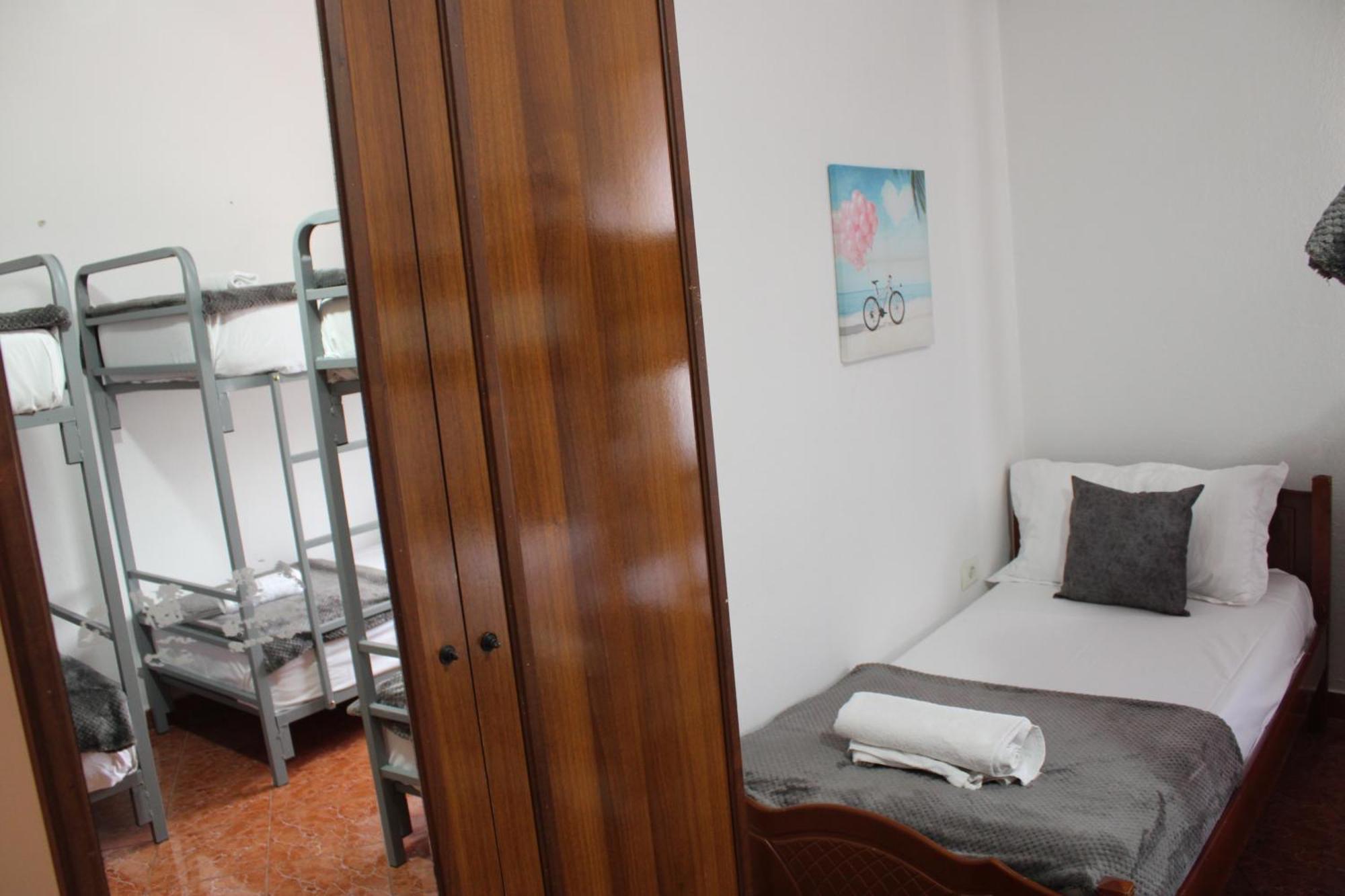 Crew Hostel Tirana Buitenkant foto