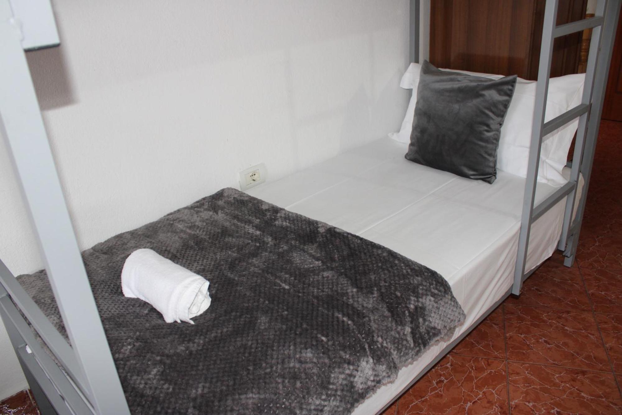 Crew Hostel Tirana Buitenkant foto