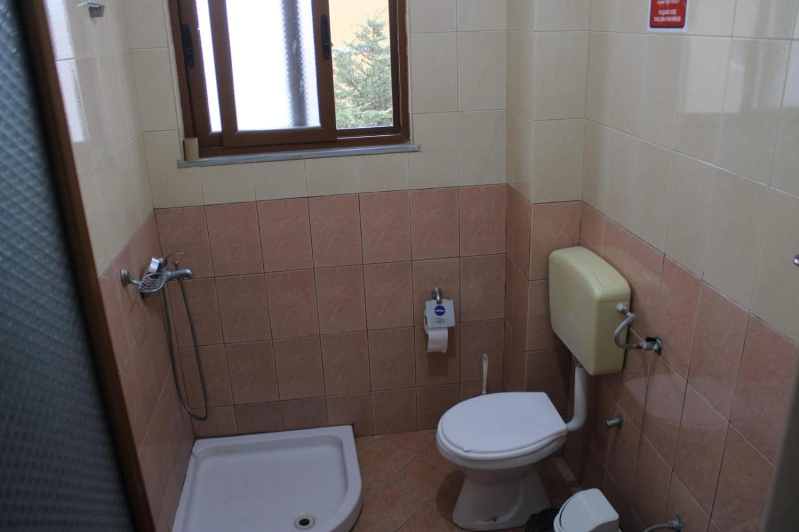 Crew Hostel Tirana Buitenkant foto