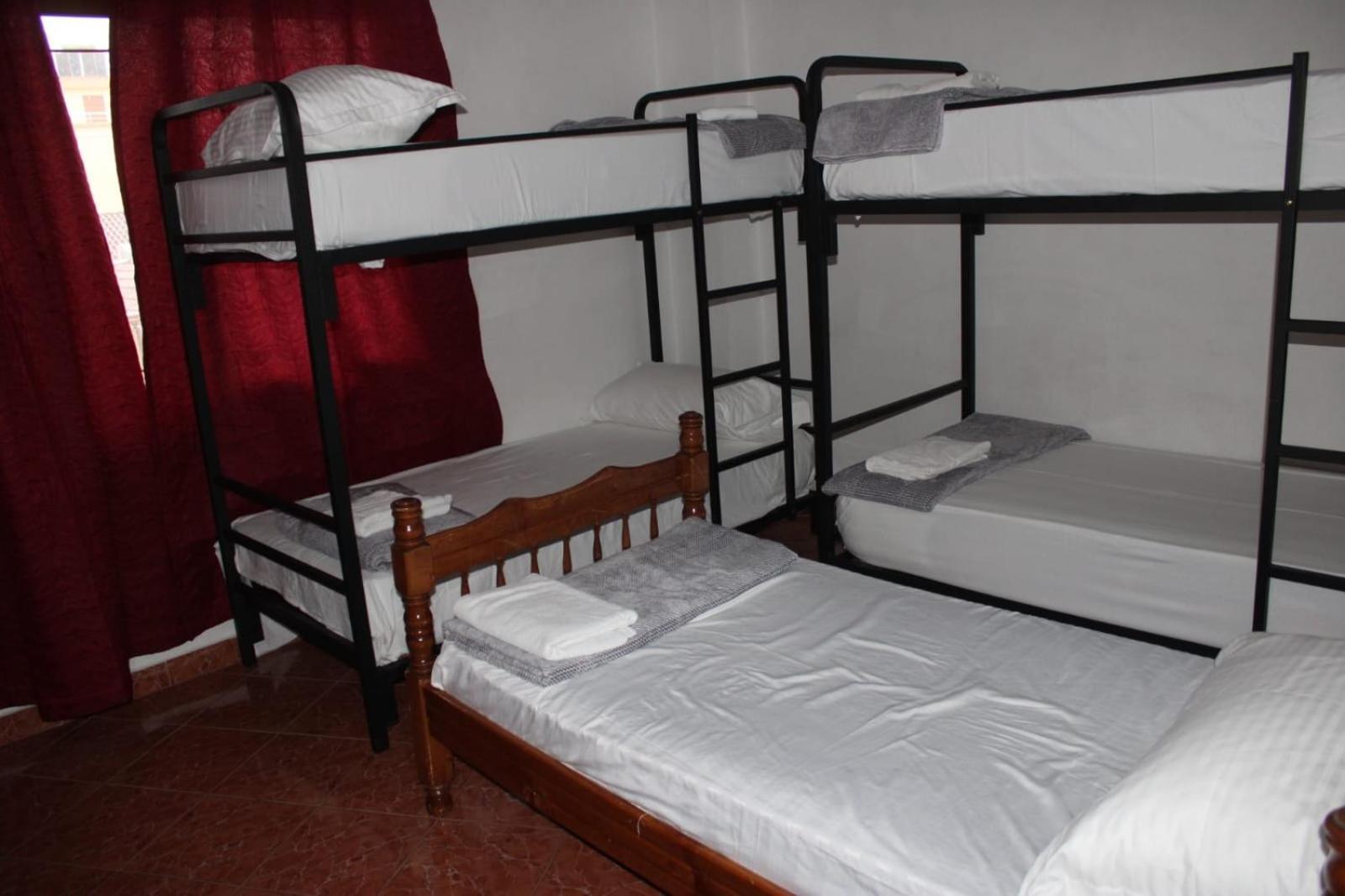 Crew Hostel Tirana Buitenkant foto