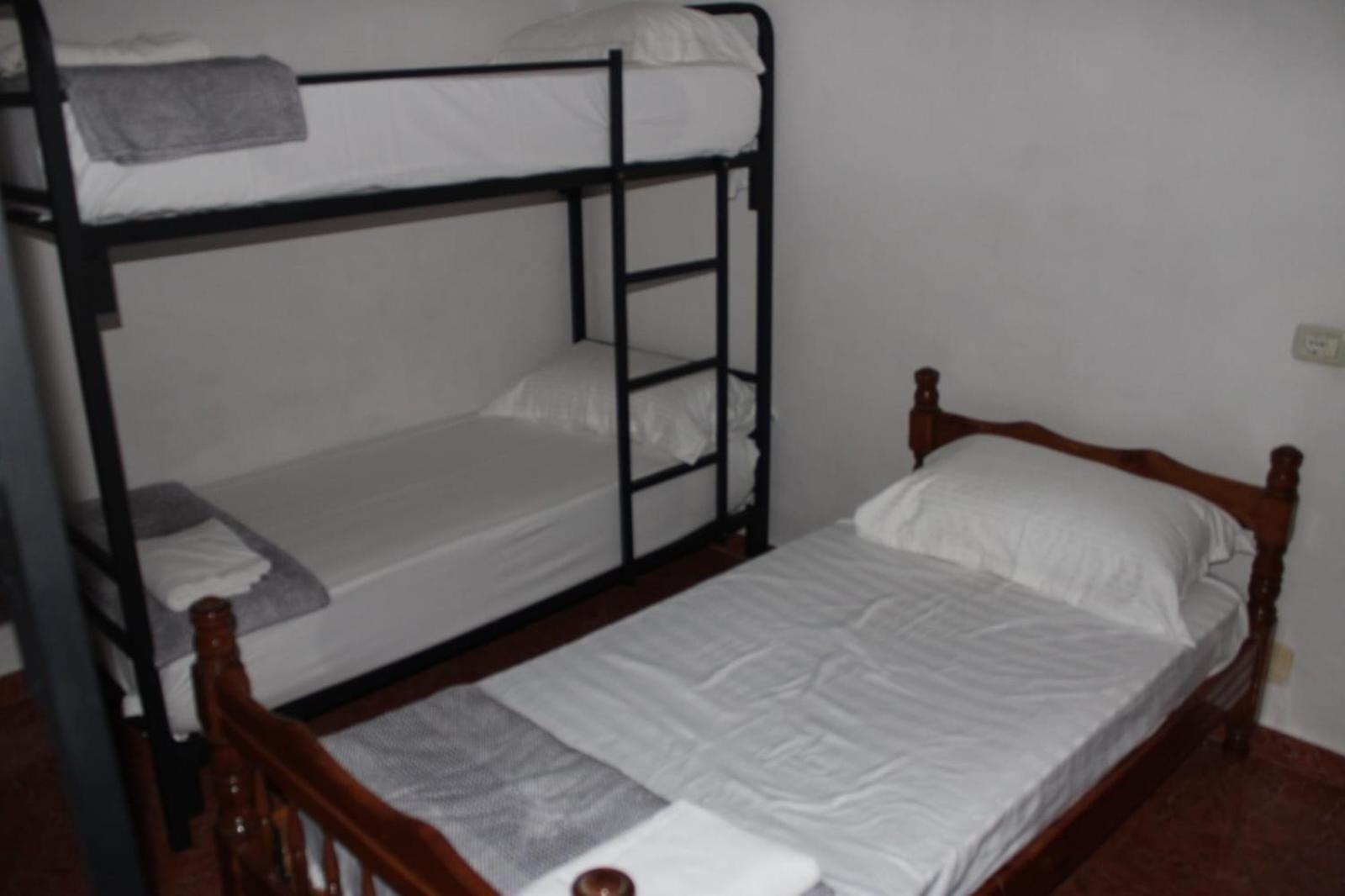 Crew Hostel Tirana Buitenkant foto