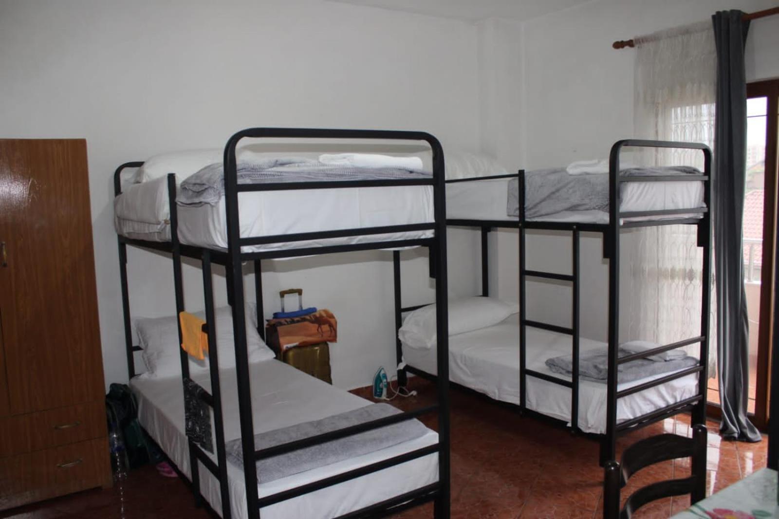 Crew Hostel Tirana Buitenkant foto