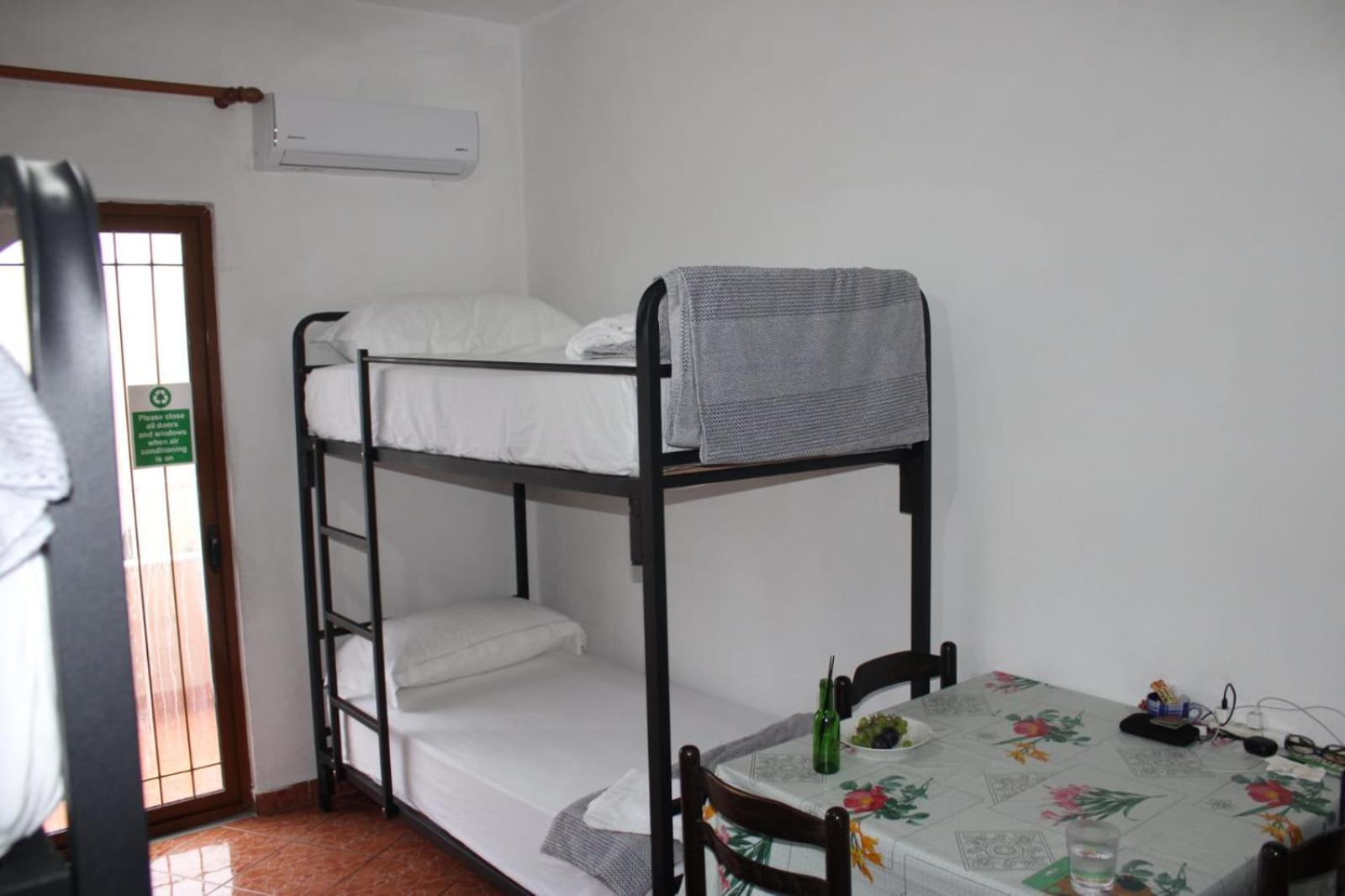 Crew Hostel Tirana Buitenkant foto